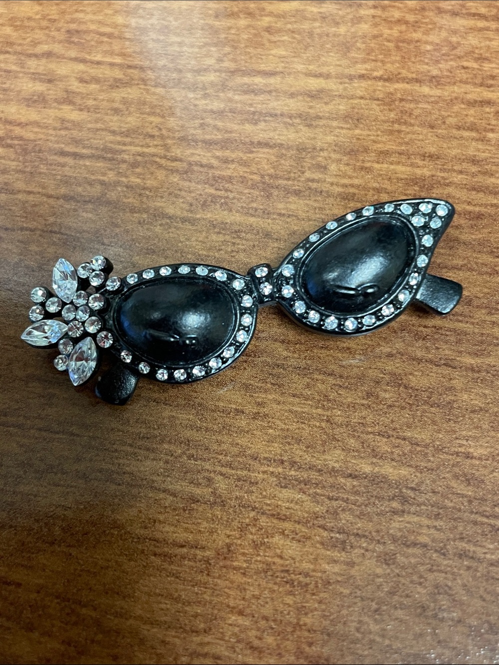 Vintage Rhinestone-Embellished Black Cat-Eye sunglasses Brooch